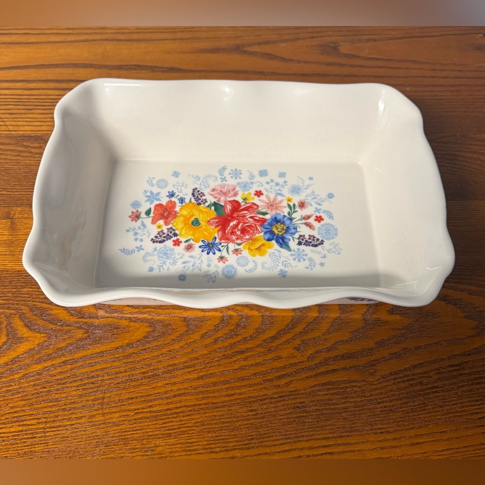 Pioneer Woman floral serving and baking dish      8” x 11 1/2” great condition.
